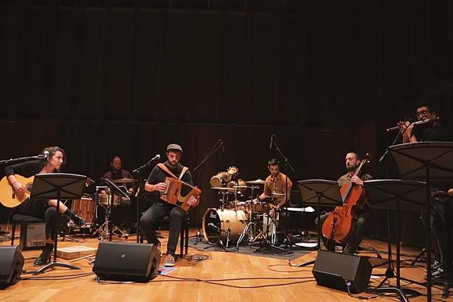 Ontinyent apropa la música folklore valenciana amb Sons d’Embat