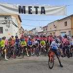 Los cadetes del Club Ciclista Ontinyent, en Lloc Nou d'en Fenollet