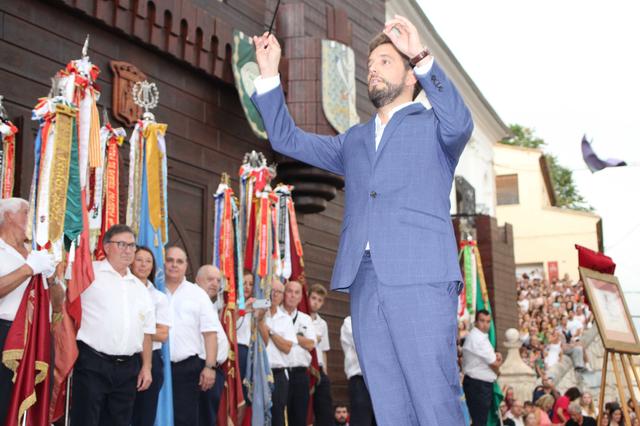Ontinyent s'ompli d'emoció al compàs de "Chimo"