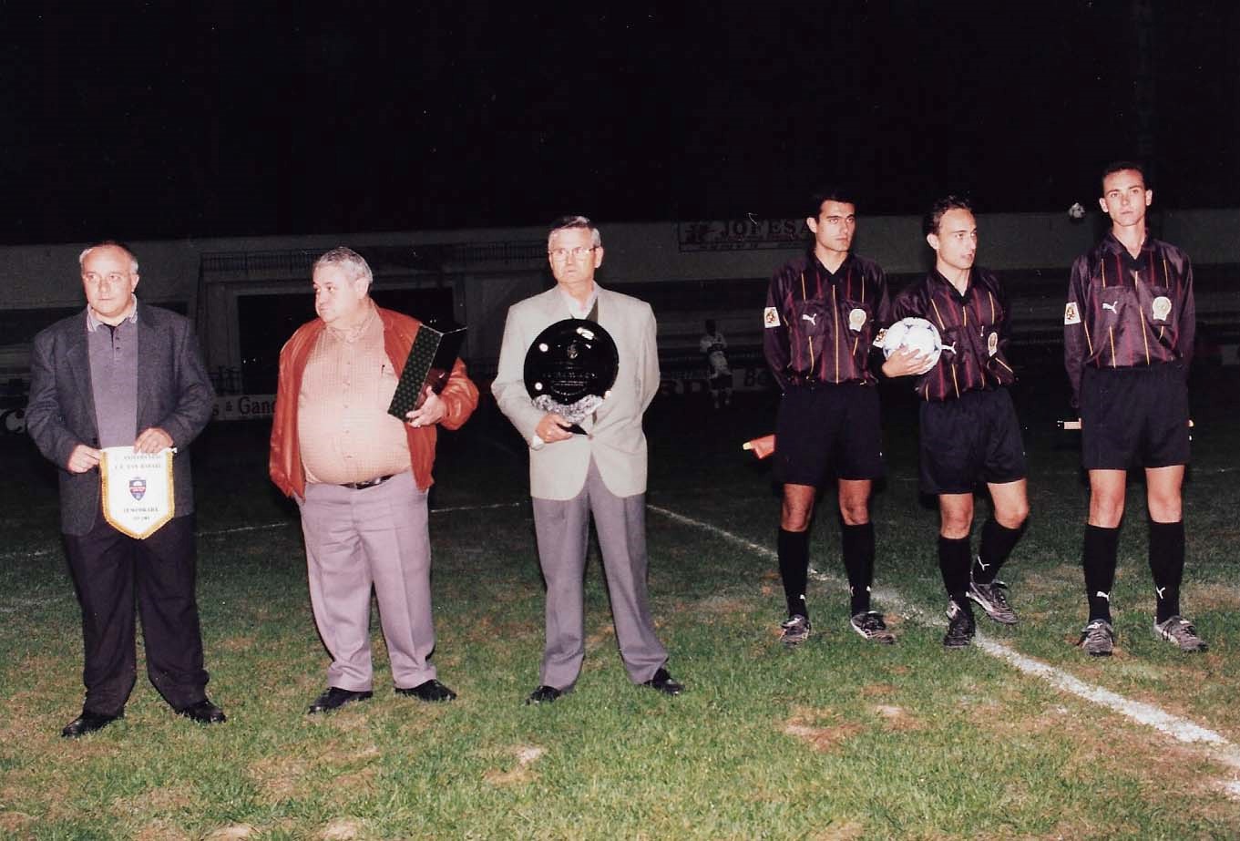 Muriana (el tercero de izquierda a derecha) junto a Toni Enguix (el segundo de izquierda a derecha)