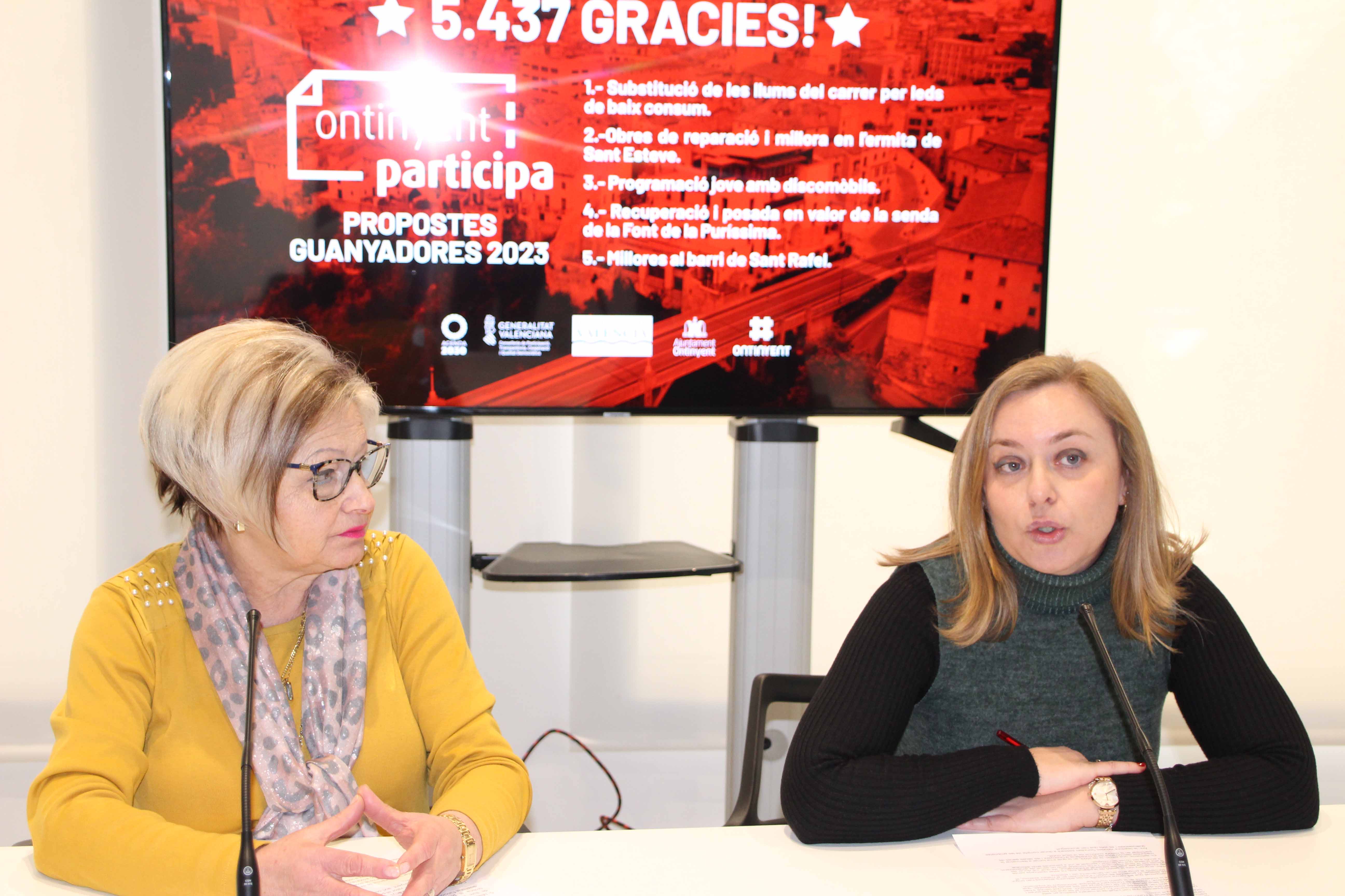 Virtudes González i Natalia Enguix
