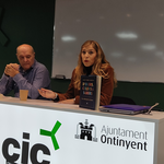 El ontinyentí Joan Torró presenta su libro 'D'olors, colors i sabors'