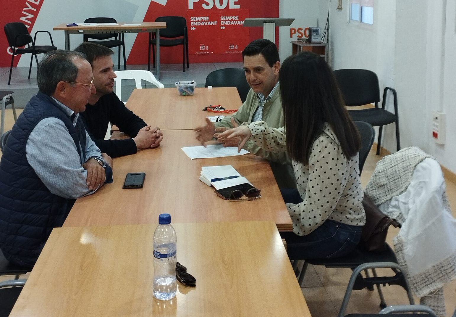José Antonio Martínez, portaveu del PSOE a Ontinyent, en una reunió