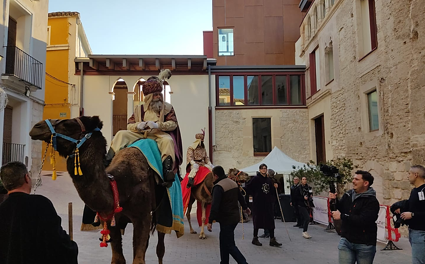 Jacobo arriba al Palau de la Vila. Ontinyent