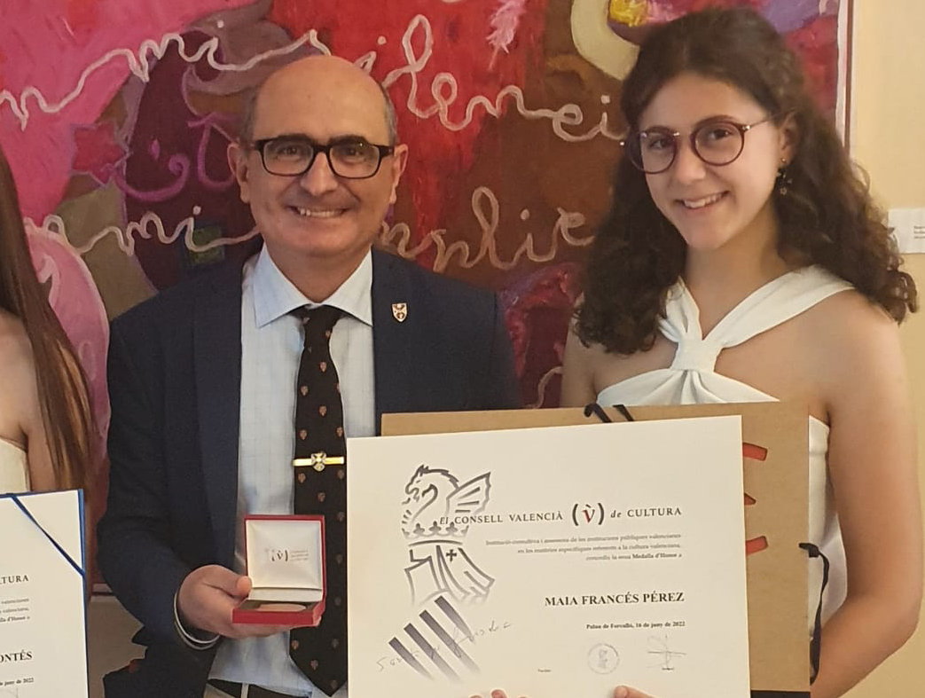 Maia Francés con el profesor Francisco Valero
