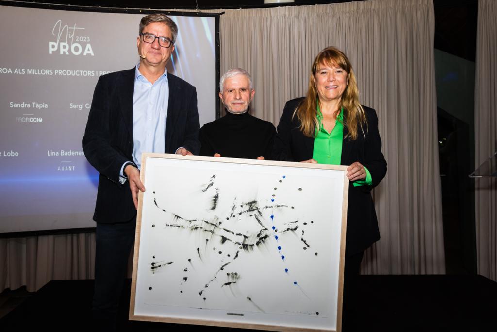 Entrega de premio PROA al Cine Club Utiye