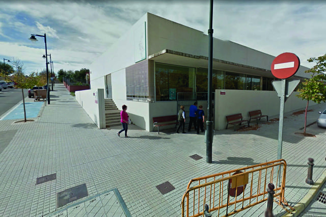 Denuncien pintades ofensives contra una facultativa d'Ontinyent