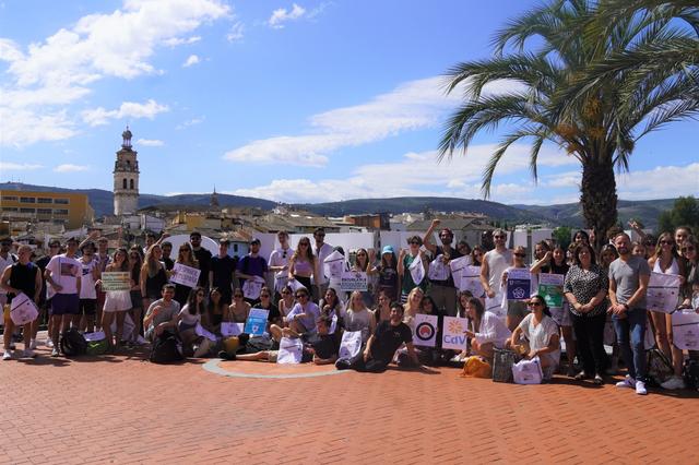 Un centenar de joves de 10 països visiten Ontinyent 