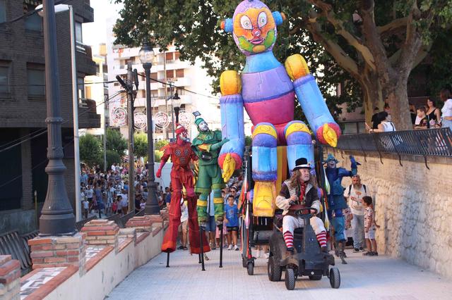 El público infantil llena la Glorieta de Ontinyent