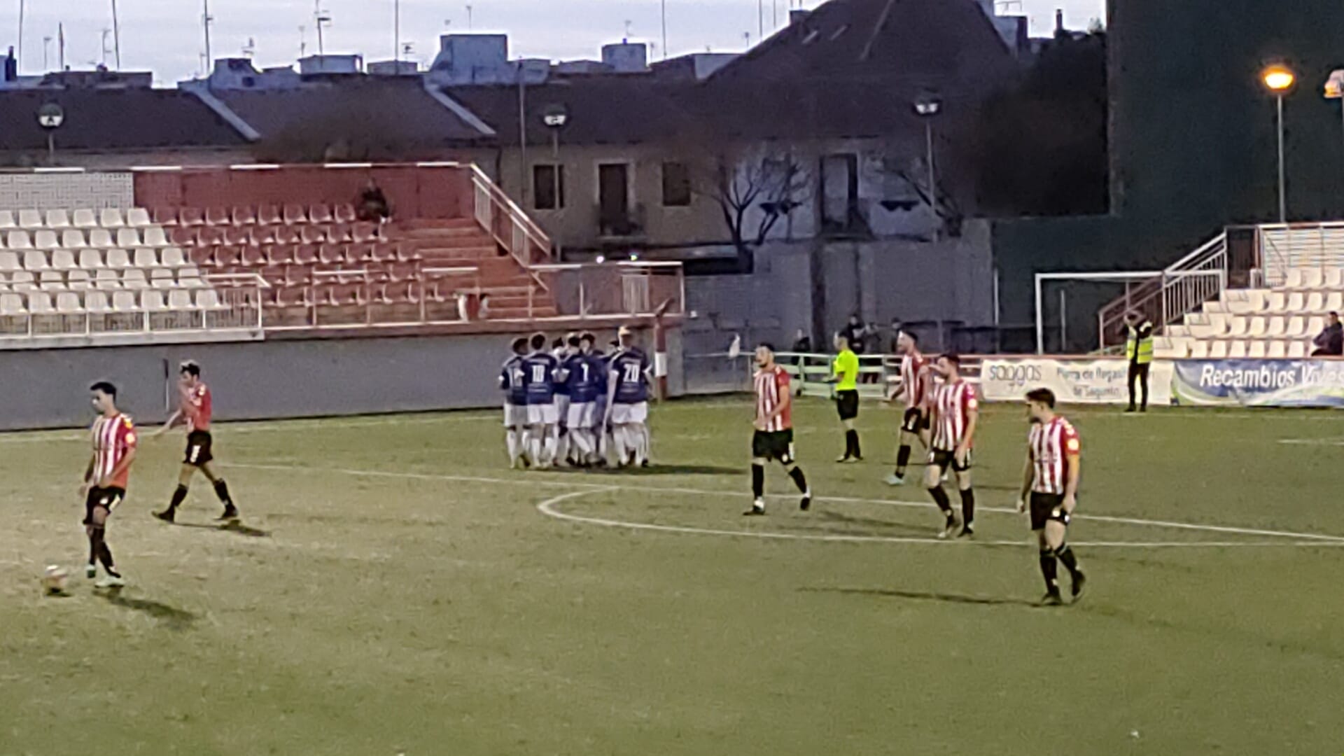 El Ontinyent celebra el gol. Foto: Ana Juan