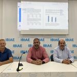 La psicòloga ontinyentina Inma Mompó plena la Sala Gomis d'Ontinyent 