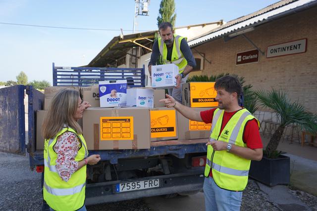 Ontinyent envia 37 caixes de productes infantils per a les víctimes de la DANA