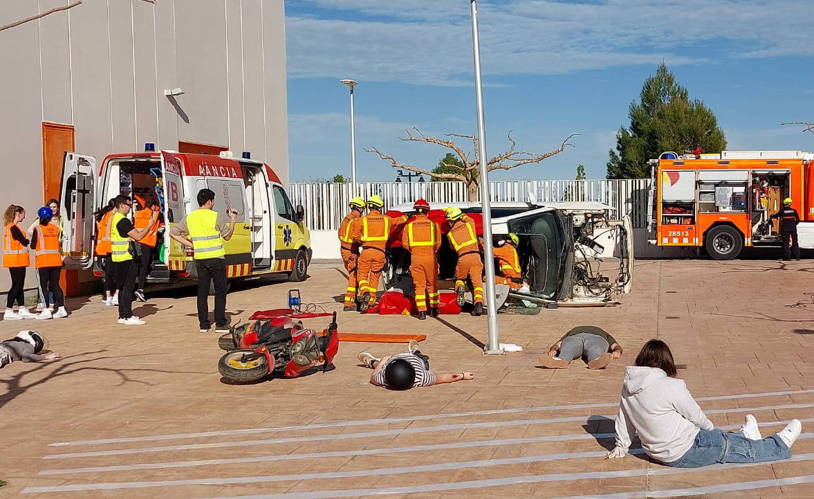 Simulacro de accidente en el IES Jaume I de Ontinyent