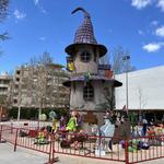 La falla del Carmelo Ripoll ya luce en el patio del colegio