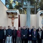 Bendicen la imagen del Cristo en el cementerio de Ontinyent