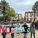 Aielo sale a la calle contra la planta de biogás