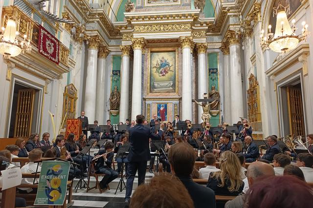 El concierto de Semana Santa de la SM Vila de Bocairent llena la iglesia parroquial