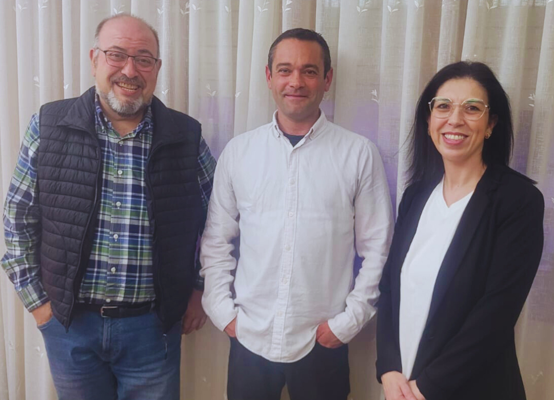El nuevo fester major, con el presidente y la secretaria