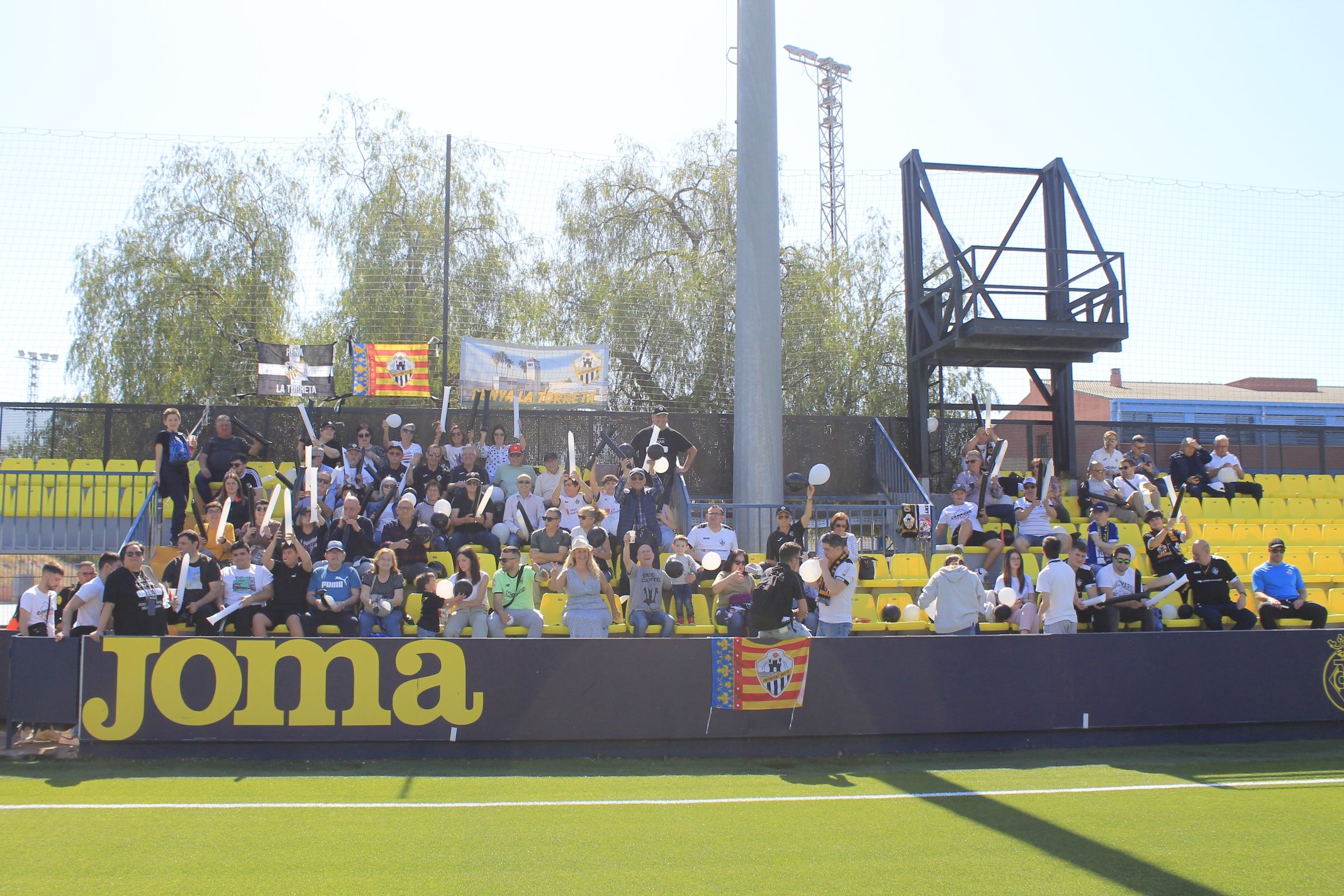 Afición del Ontinyent en Villarreal