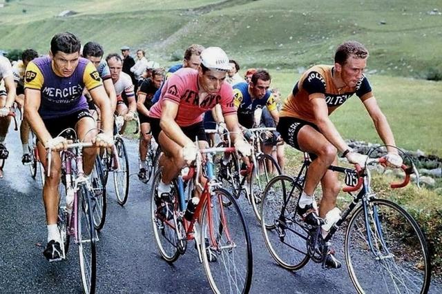 La Diputació de València publica un libro sobre la historia del equipo ciclista Ferrys 