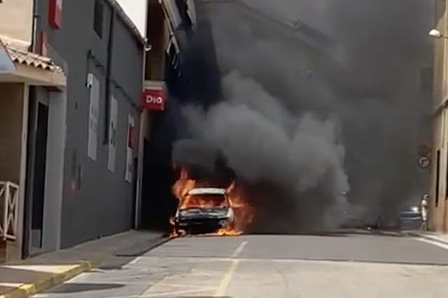 Se incendia un coche en Aielo de Malferit