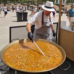 Toni Prieto cuina a València un arròs d'embotit d'Ontinyent i carabassa