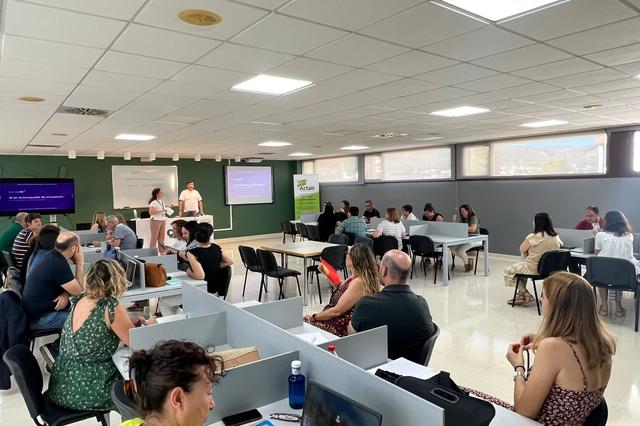 Ontinyent acull una reunió per a personal d'orientació