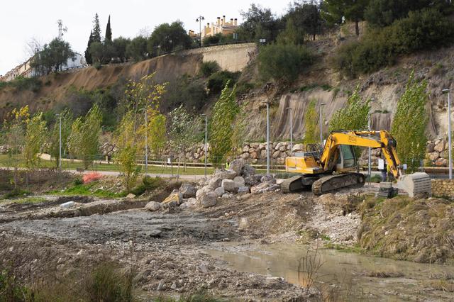 Reprenen els treballs de la passarel·la peatonal del riu Clariano a Ontinyent