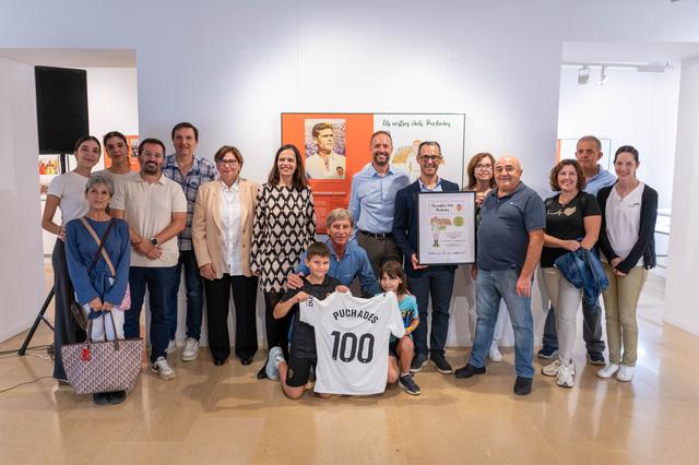 Ontinyent inaugura la exposición dedicada al futbolista Antonio Puchades 