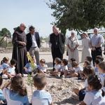 Mons. Enrique Benavent beneïx l'exposició “Els Guardians de la Tomba de Crist”