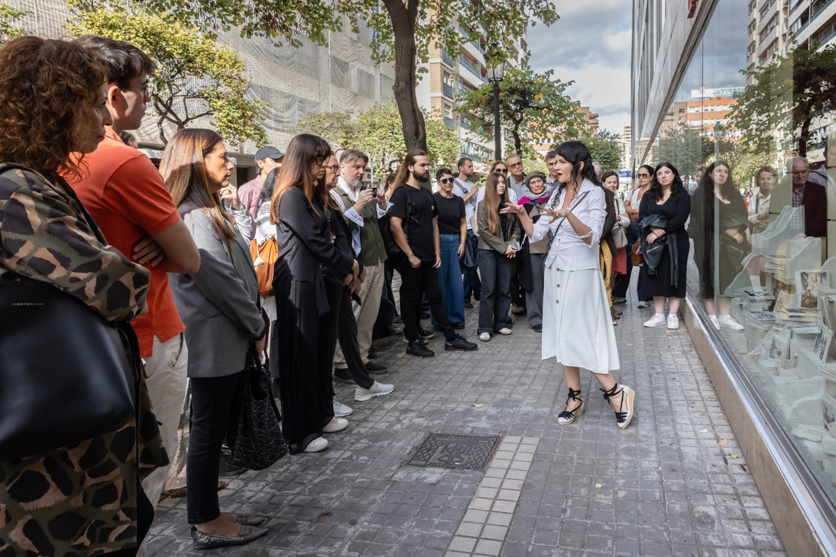 Lluci Juan durante la inauguración del XXVIII Art Públic/Universitat de València, presentando su obra./ Foto: M. Lorenzo