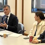 Doble encuentro entre los ontinyentins Marcos Soler y Susana Sanz en Nueva York y Valencia