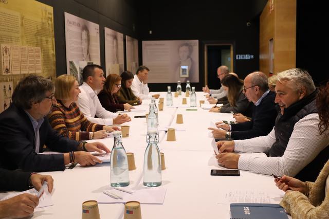 El gobierno de la Diputación, reunido en Ontinyent, aborda subvenciones para Festers y la Purísima