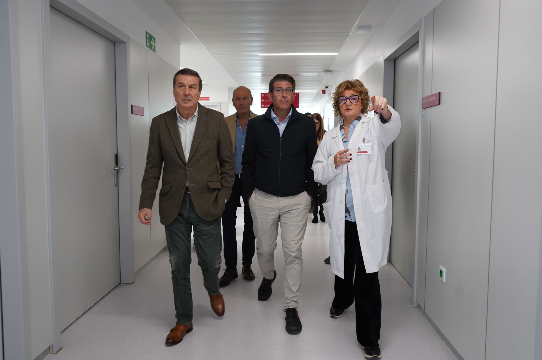 Marciano Gómez visita l'Hospital d'Ontinyent juntament amb l'alcalde Jorge Rodríguez. 