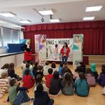 450 escolares de Ontinyent visitan la exposición “Niñas del mundo”
