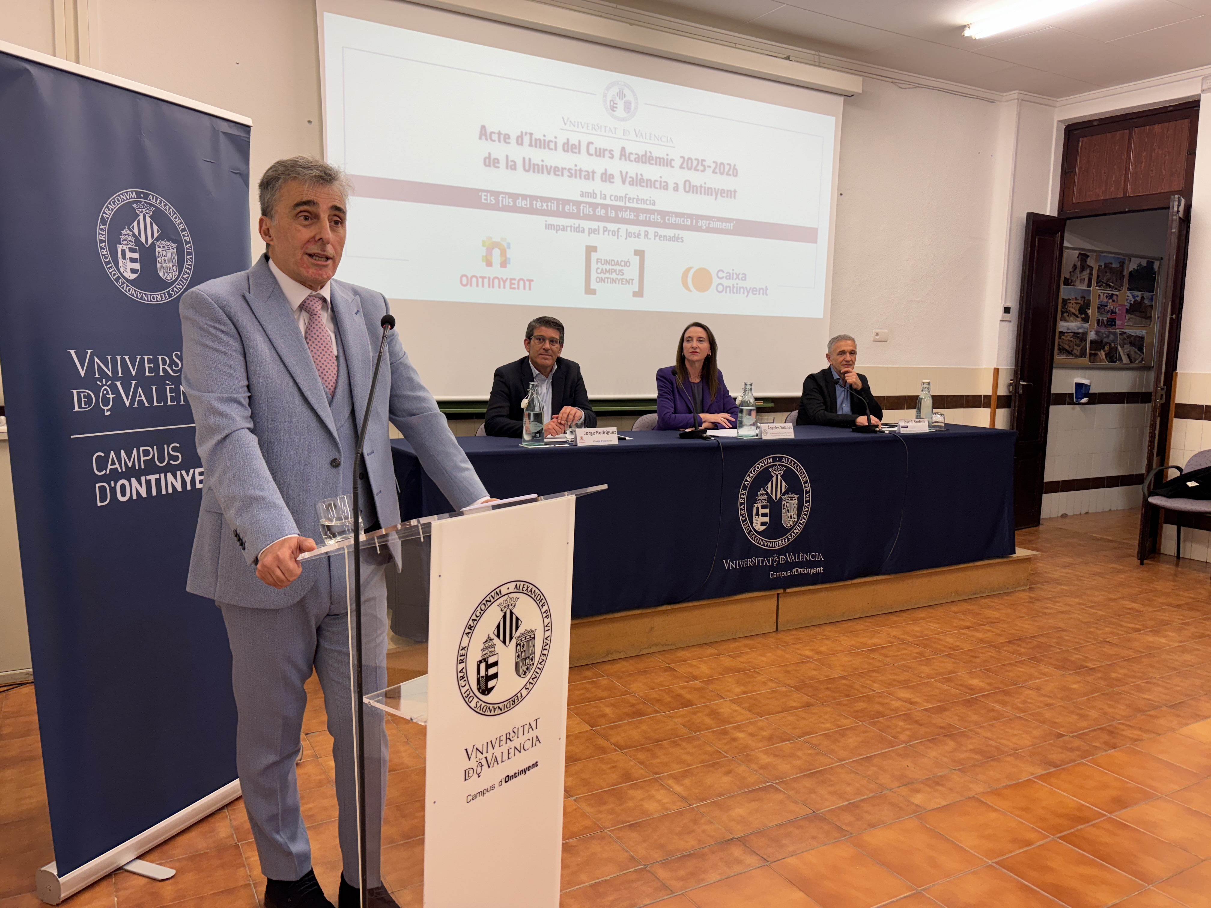 José R. Penadés, durante su conferencia