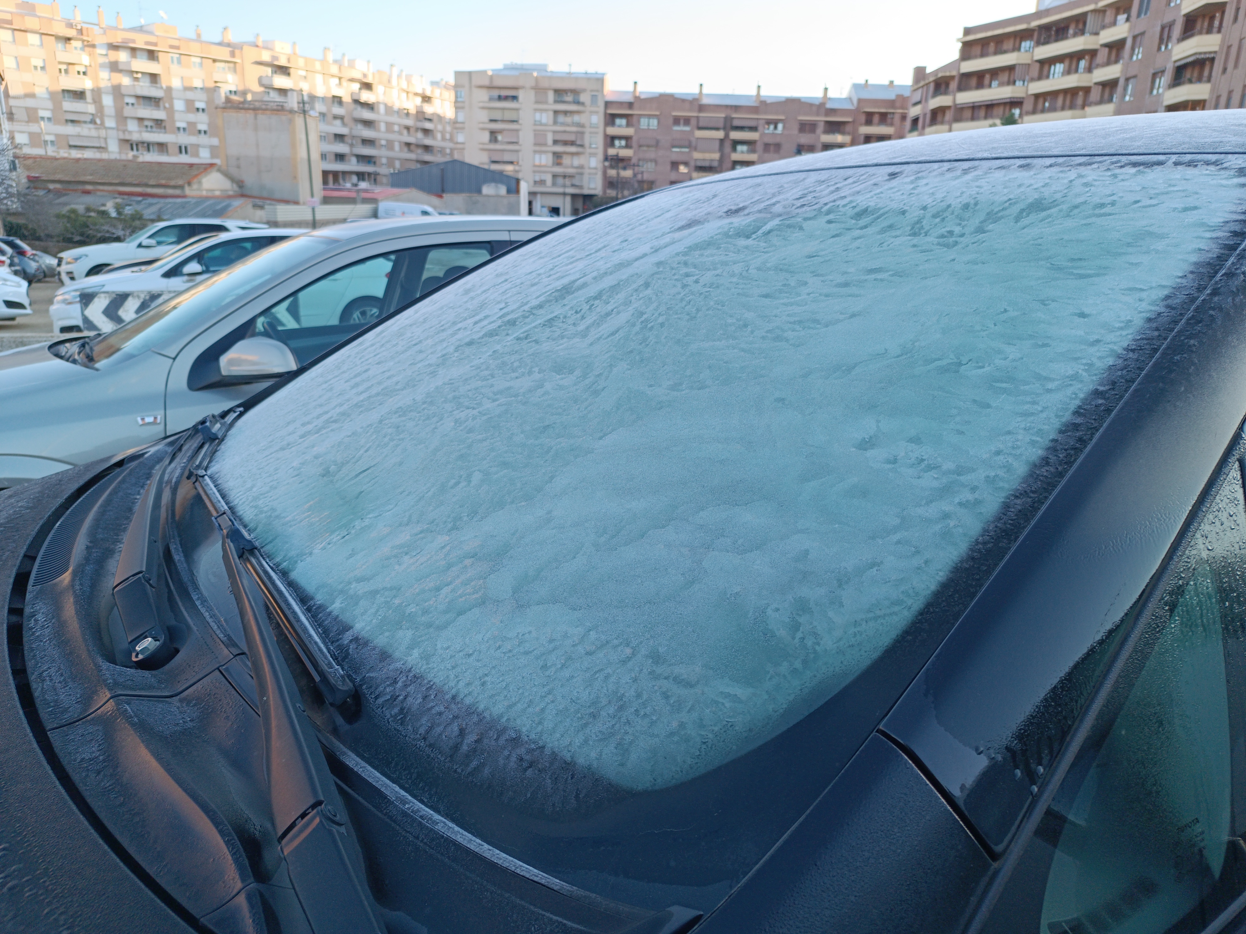 Cotxe amb gels als cristals