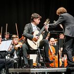 L'Orquestra Caixa Ontinyent ompli l'Echegaray en la seua unió amb la guitarra