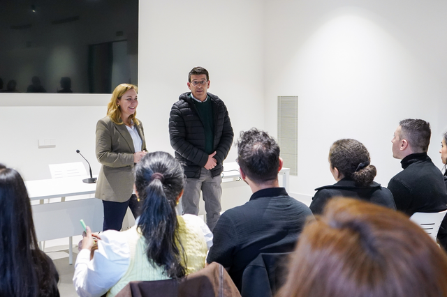 Una delegació colombiana s'interessa pel tèxtil sostenible d'Ontinyent 