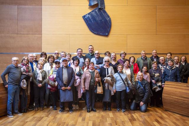 Jubilados y pensionistas de El Palomar visitan la Diputación