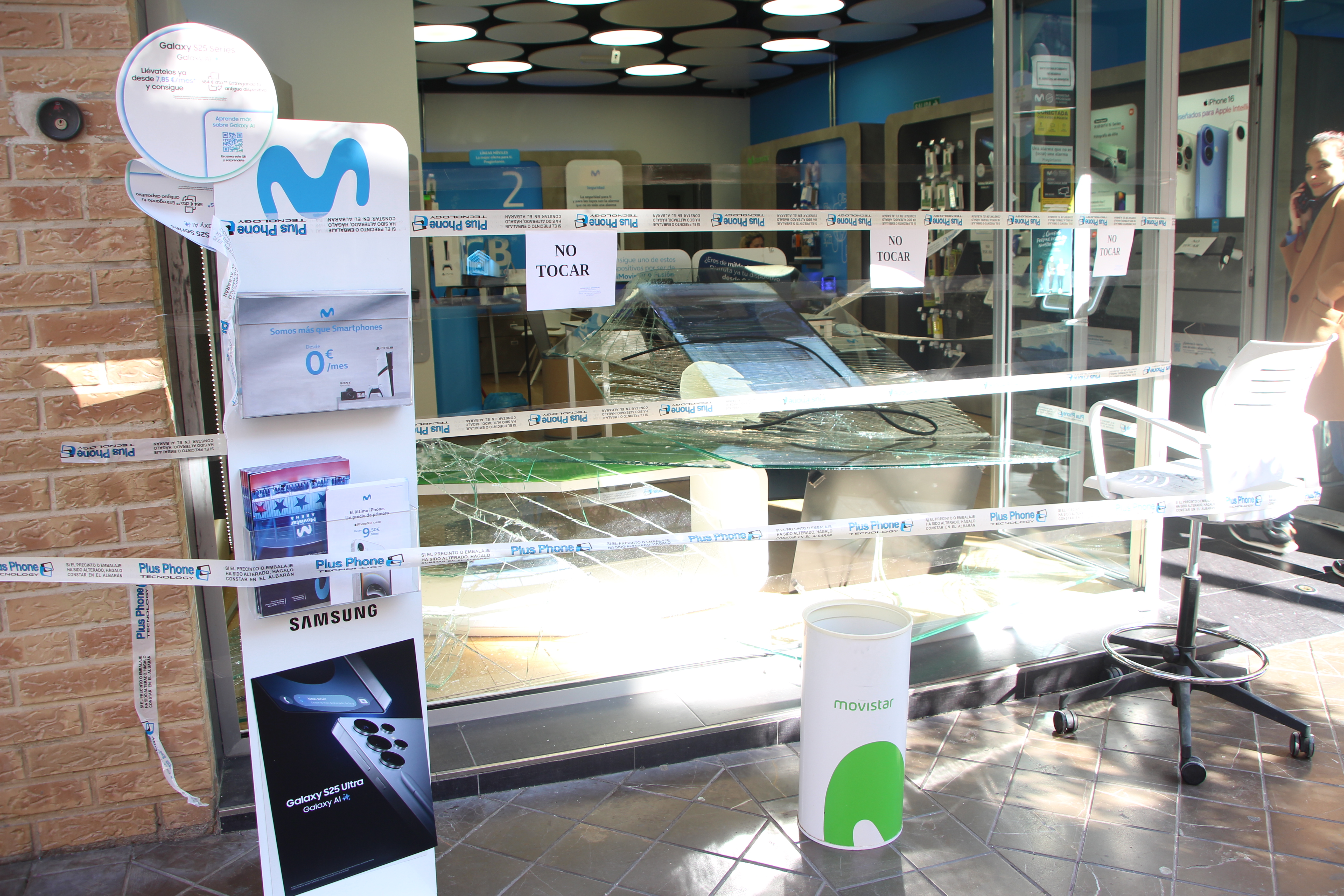 Tenda Movistar Ontinyent atracada esta nit