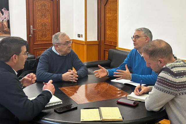  La nueva directiva de La Nostra Terra, recibida en el Ayuntamiento
