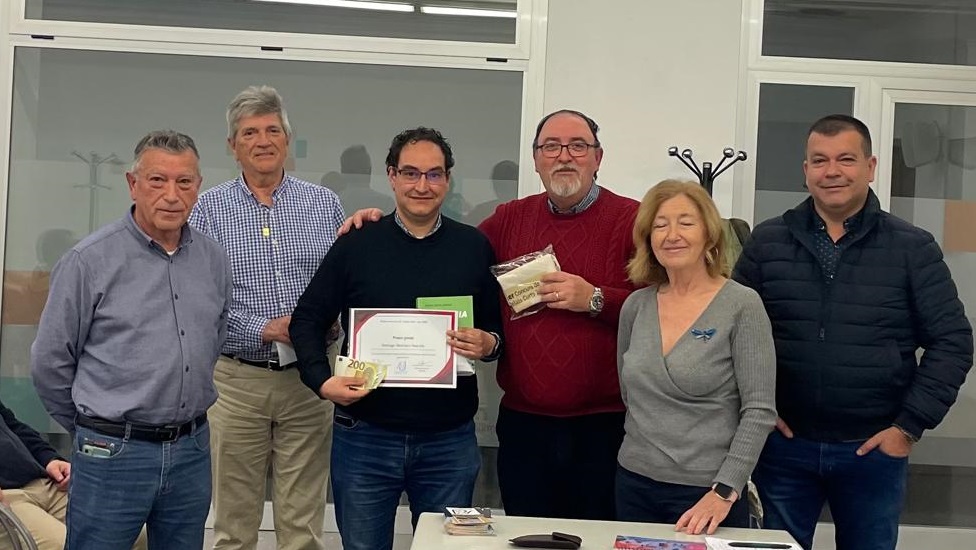 Santiago Martínez, en el centre, guanyador del concurso