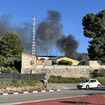 Incendi a una nau industrial a Ontinyent