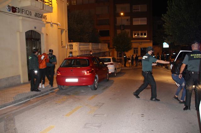 Jutgen a quatre homes per abusar d'una menor de 14 anys