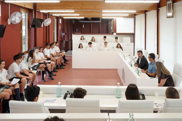 Alumnado del colegio San José participa en un "Pleno Escolar"