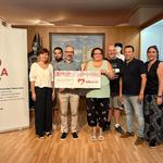 Festeros dona los 2.900 € recaudados por sanciones a ADELA