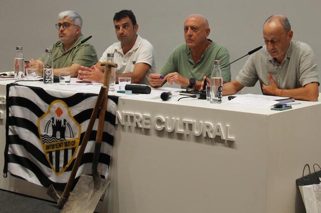Los socios del Ontinyent aprueban una póliza de crédito y el precio de los abonos